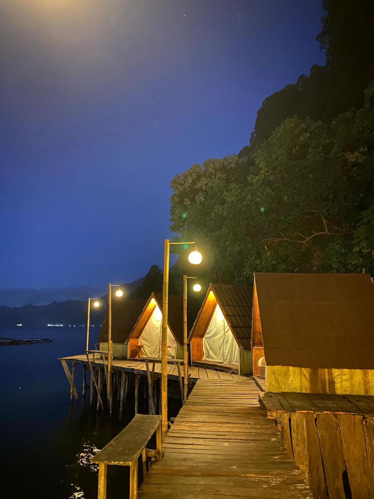 Kubupenlokan Emayan Glamping מראה חיצוני תמונה